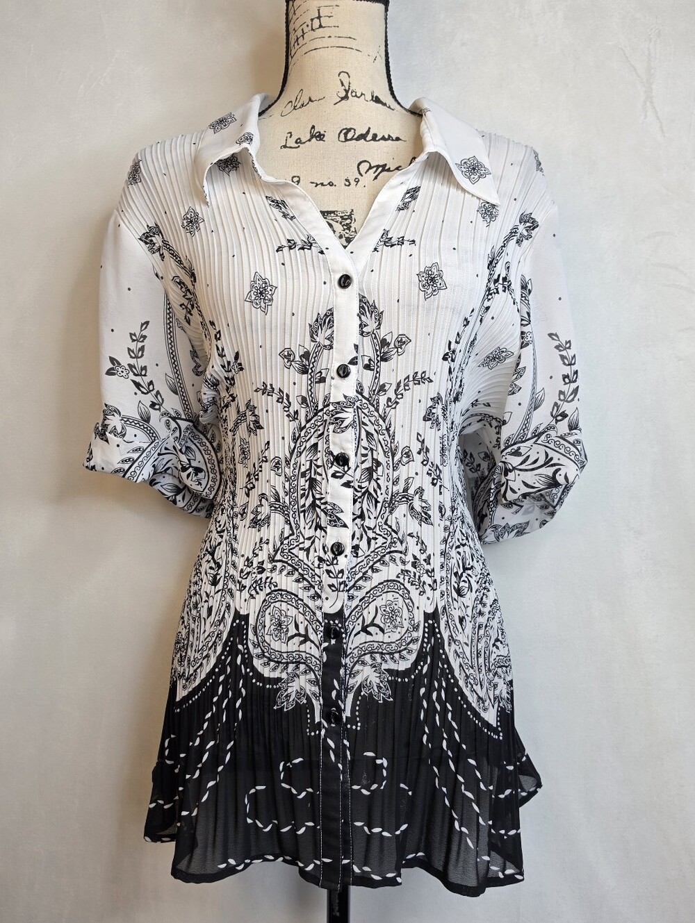 Dressbarn Woman Black & White Micro-Pleated Bandana Paisley Tunic Top 3X